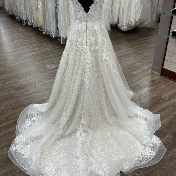 Maggie Sottero Wedding Dress - Picture 2 of 2